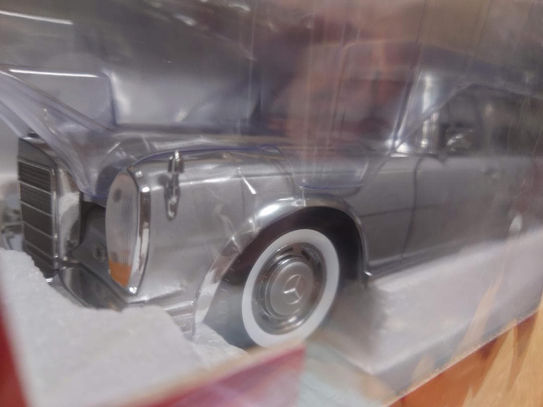 1/18 メルセデスベンツ Mercedes-Benz 600 リムジンミニカー