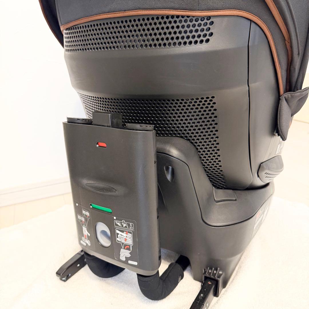 【美品】エールべべ クルットR ウィ リュクスブラック 新生児 チャイルドシート