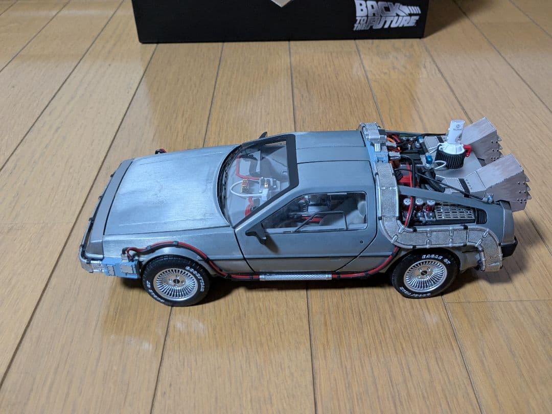 デロリアン 1/18 アルティメットエディション バックトゥザフューチャー