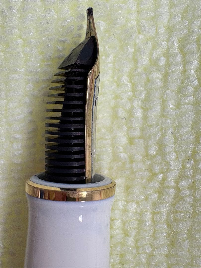 Pelikan 万年筆 スーベレーン M400 ホワイトトータス