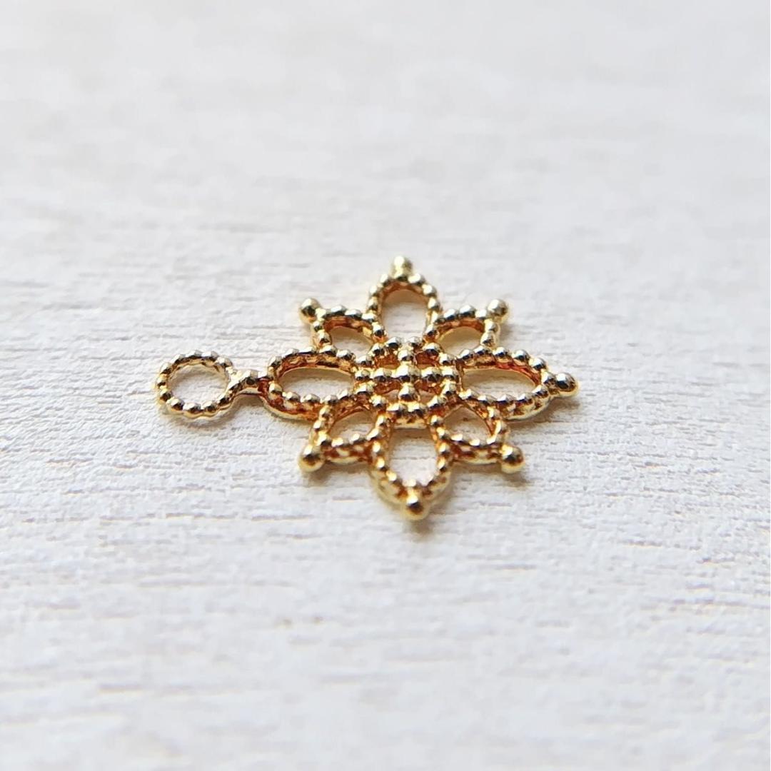 ku6 18K チャーム 雪の結晶　バチカン　丸カン