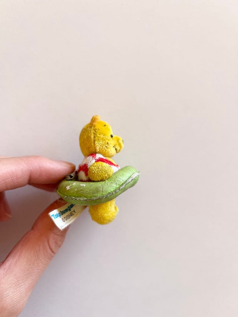 【希少】くまのプーさん 浮き輪付き　ぬいぐるみ　ピンバッジ