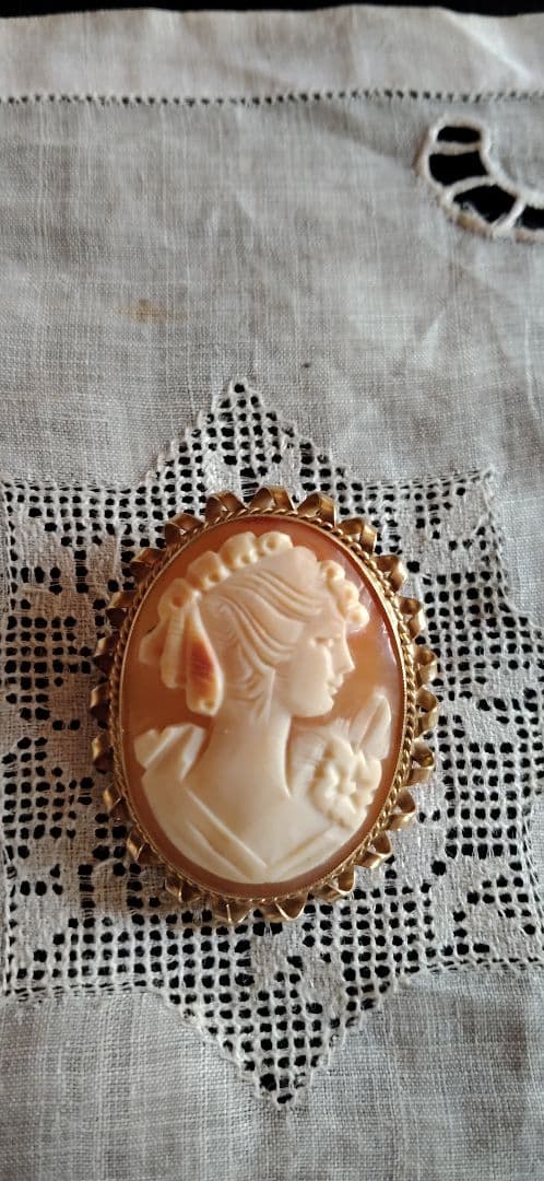 ロンドンで求めたアンティークカメオブローチ