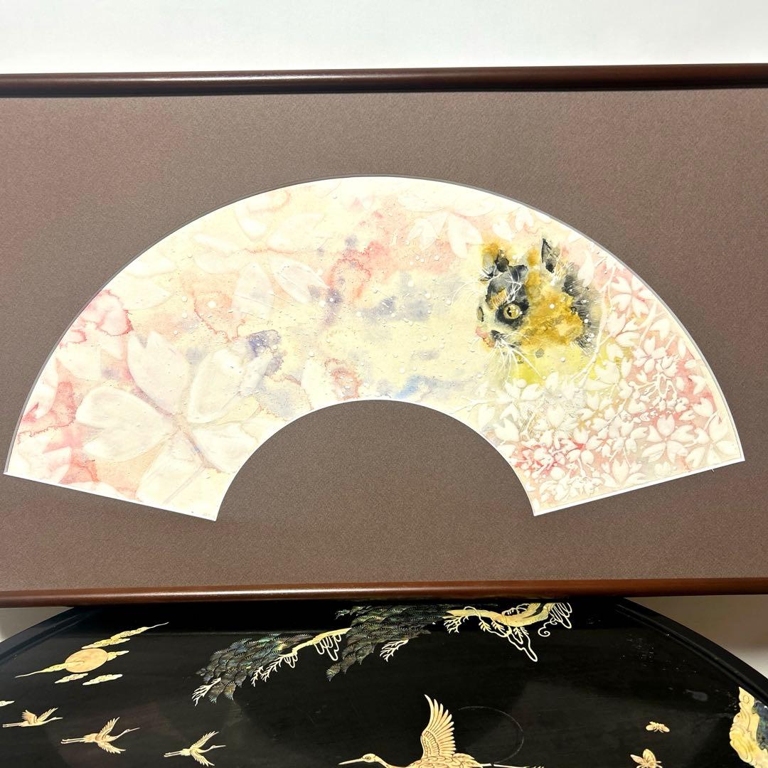 日本画「さくら　三毛　扇あつらえ」　幸福の三毛猫
