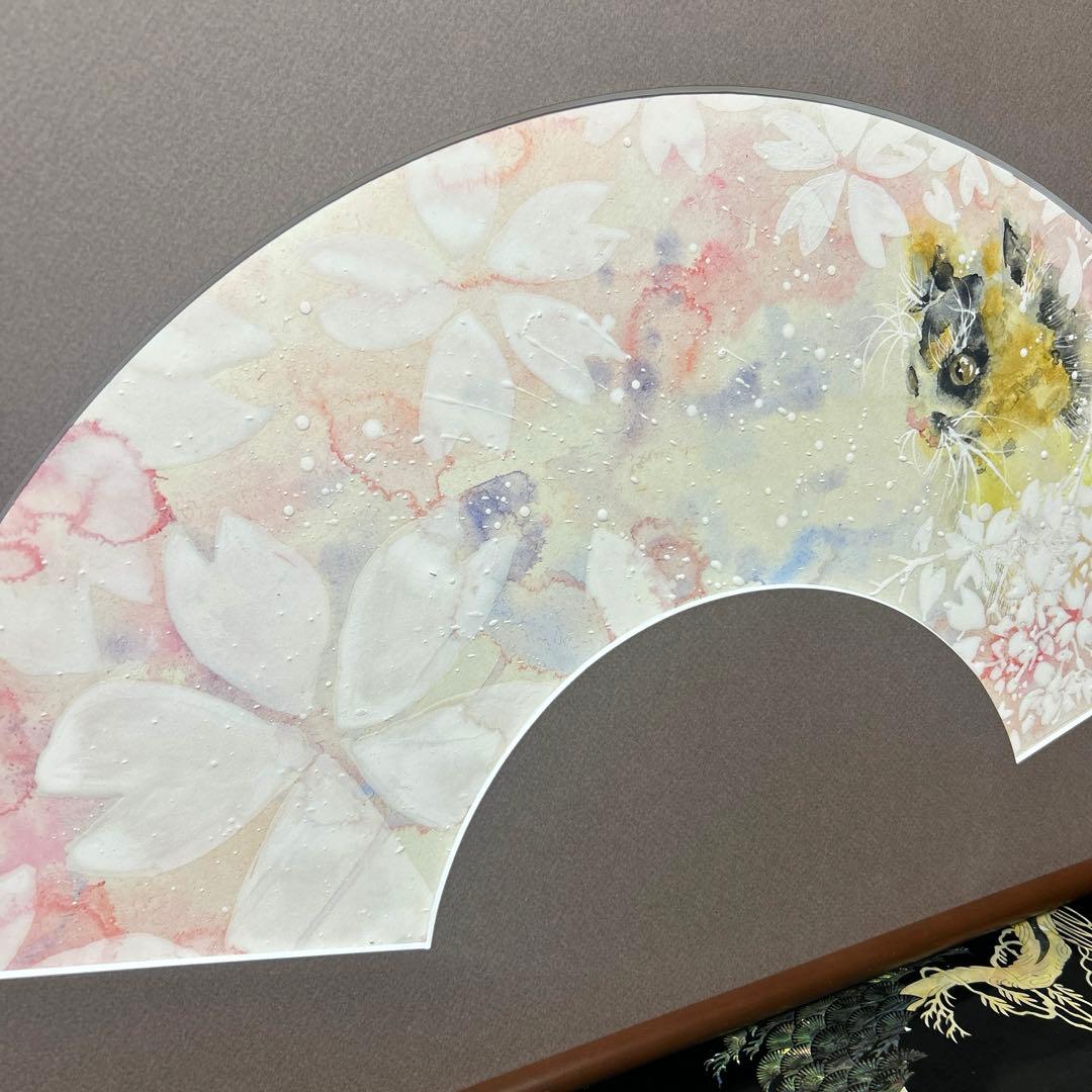 日本画「さくら　三毛　扇あつらえ」　幸福の三毛猫