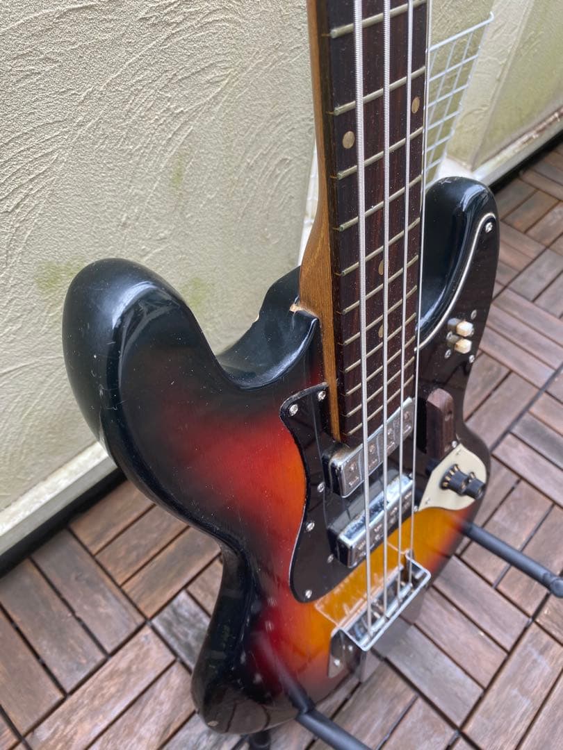 TRUMP ビザールエレキベース