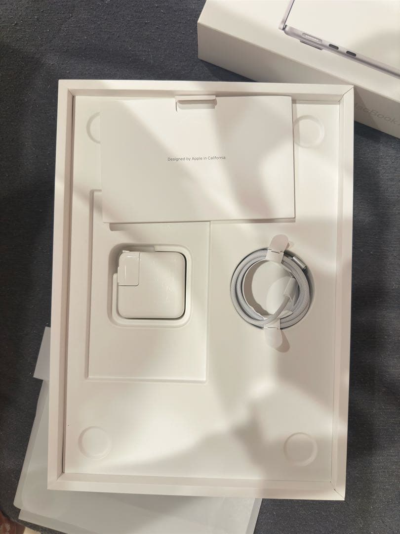 マックブックエアー M2 シルバー