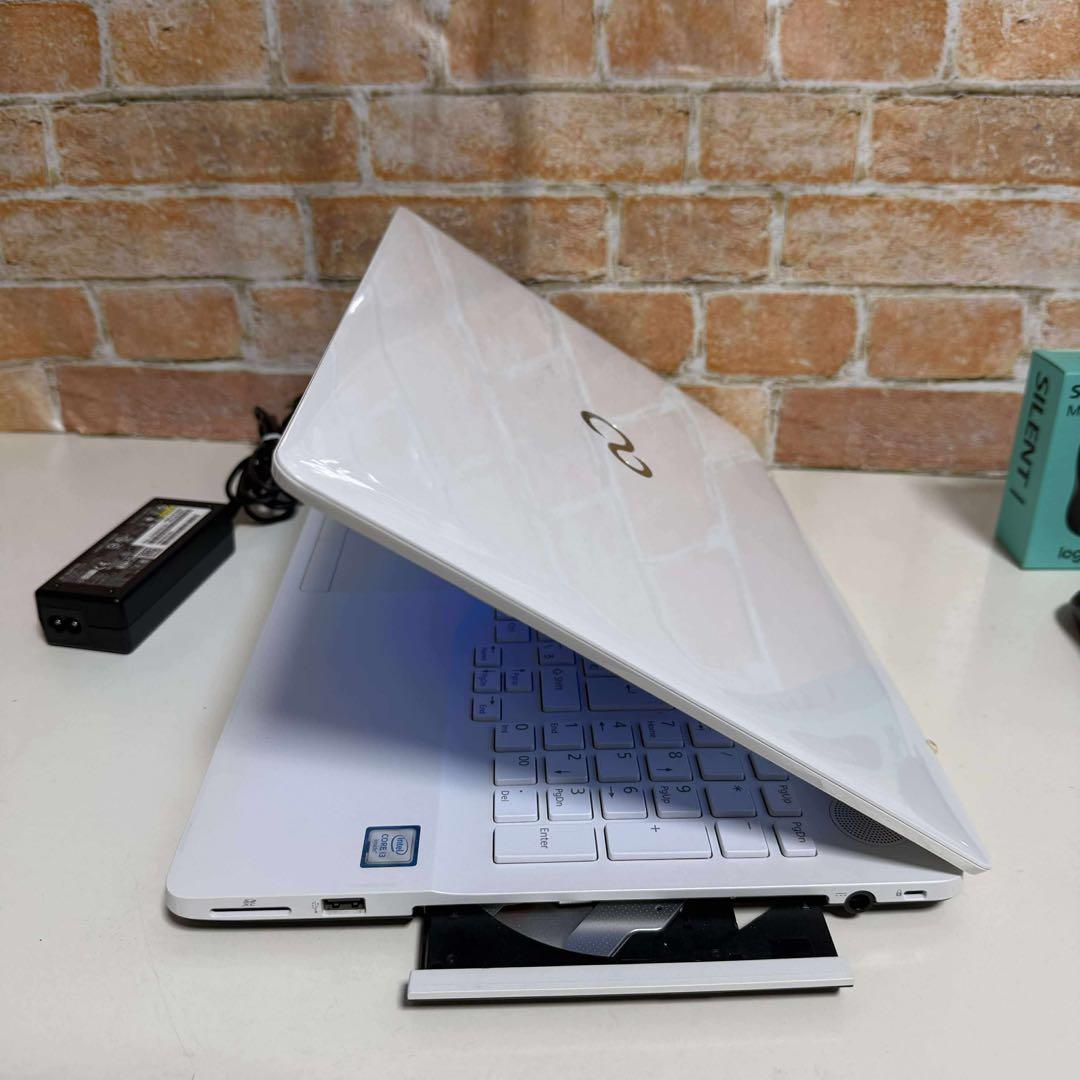 富士通ノートPC 高速起動SSD256GBメモリ8GWindows11 オフィス