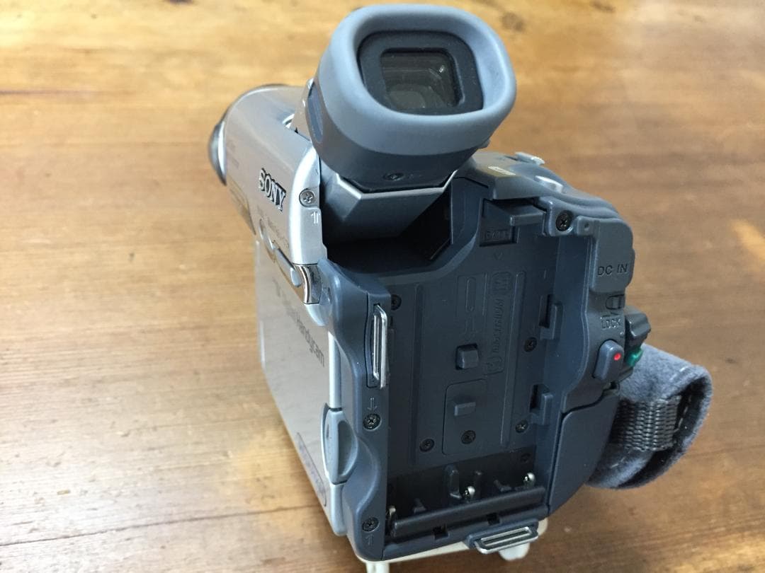 美品 撮影再生ダビングOK　SONY　DCR-TRV33　付属品あり　液晶綺麗