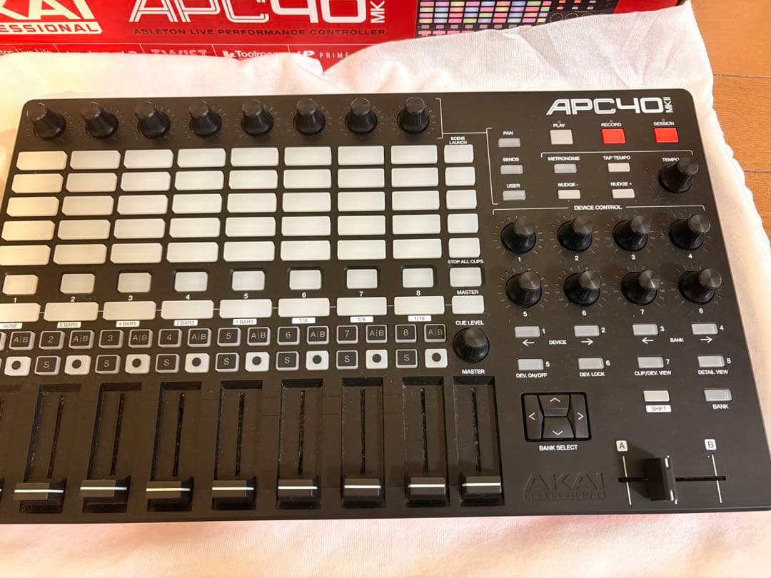 【美品】AKAI Professional APC40 mk2