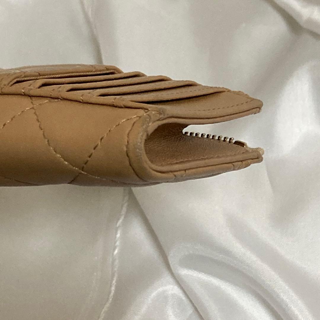 CHANEL 二つ折り財布 ベージュ キルティング