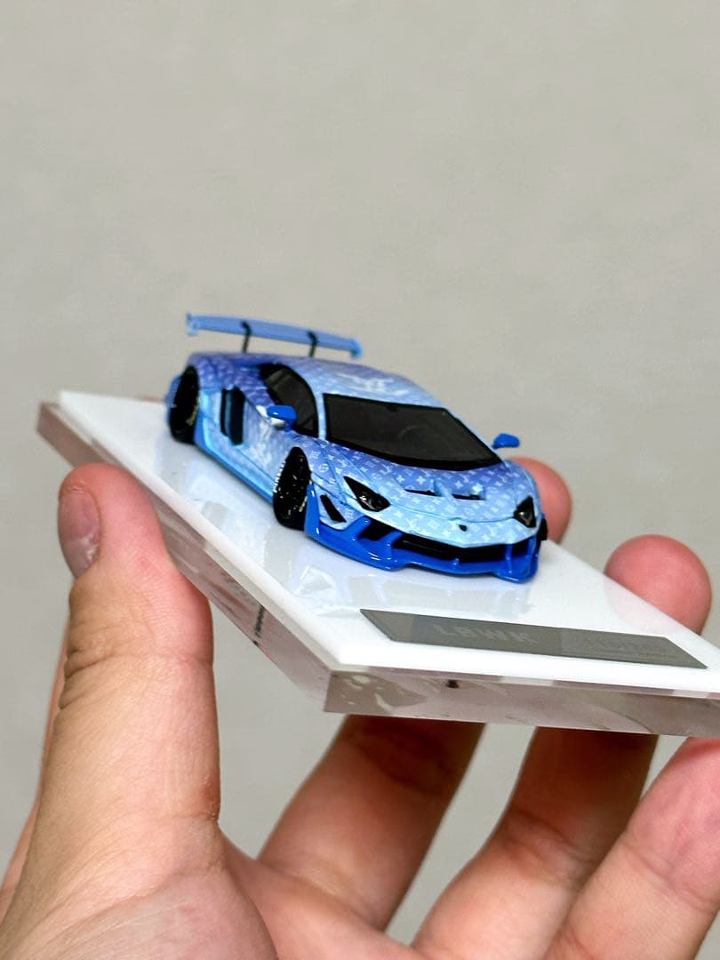 ルイ・ヴィトン特注 1/64ミニカー　ランボルギーニ・アヴェンタドール