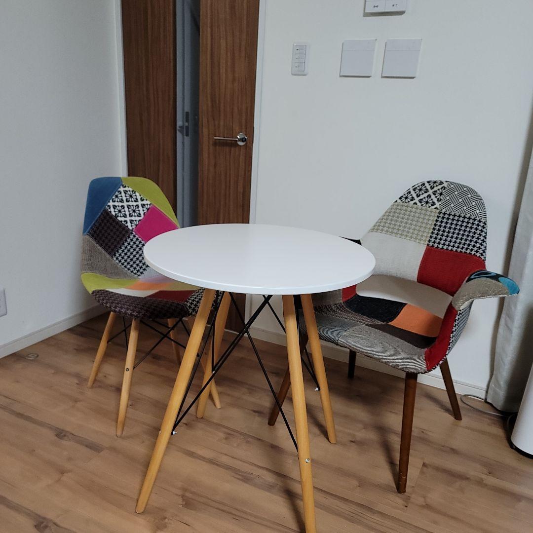 ホワイト円形テーブル パッチワーク　椅子　セットで！　宝塚市発