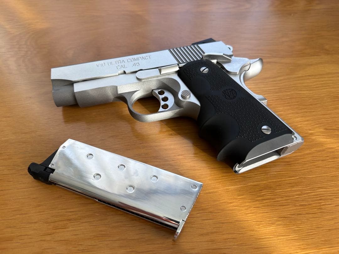 東京マルイ V10 ウルトラコンパクト シルバー　ガスブローバック