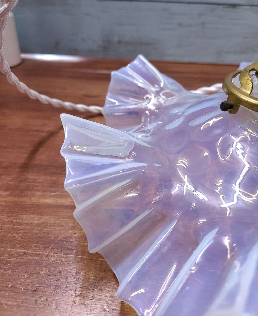 フランスアンティーク ペンダントライト オパールセントガラス フリルシェード