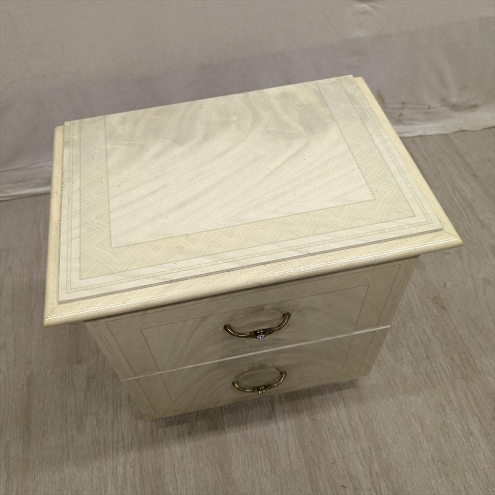 美品　リビングチェスト　サイドチェスト　ナイトテーブル　チェスト　タンス　引出し