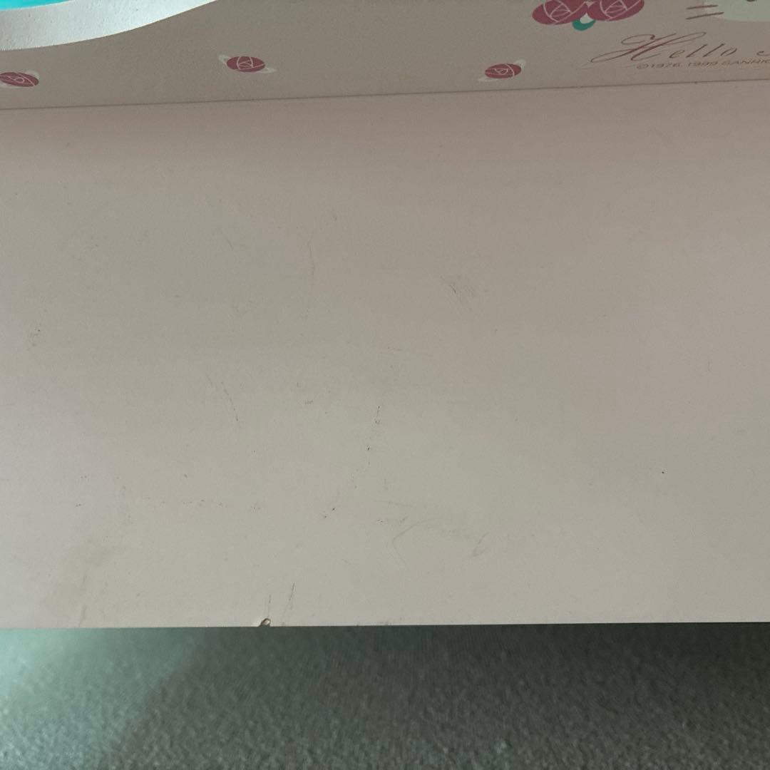 ハローキティ カップ&ソーサー6客セット収納棚付　バラ売り不可