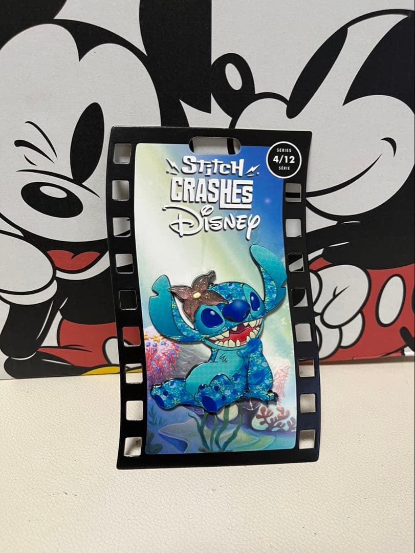 レア！Stitch CrashesDisney☆ピンバッジ全12種&ホルダー1冊