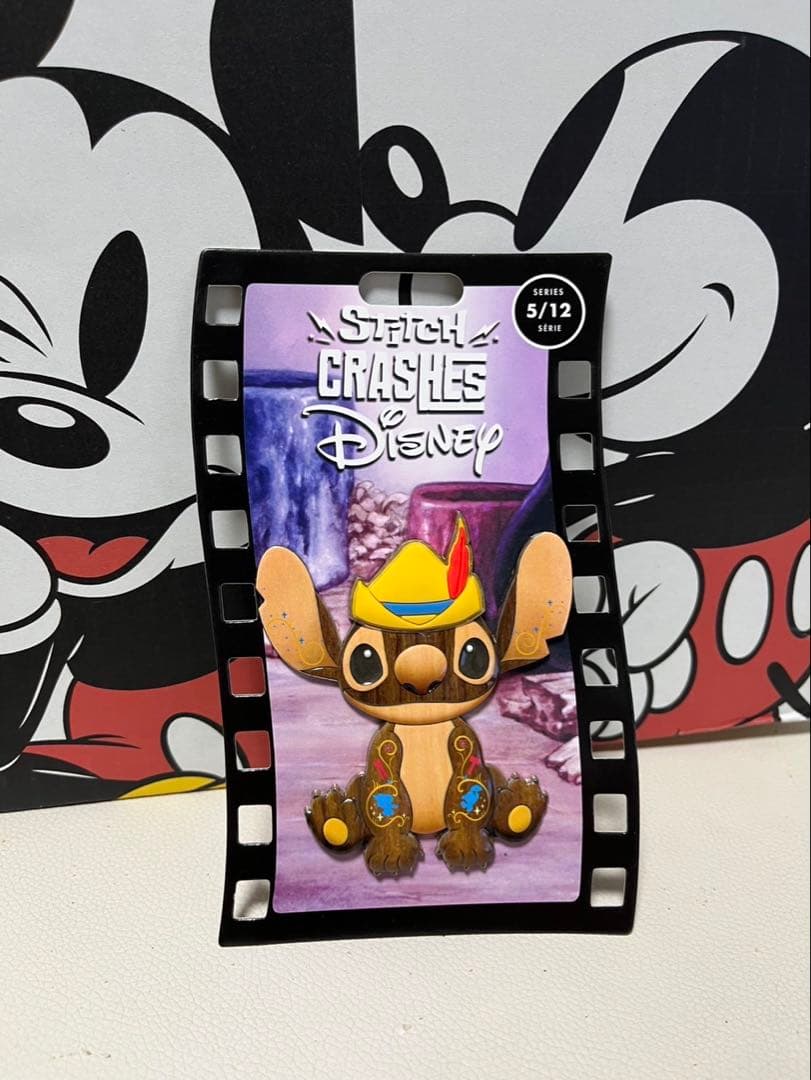 レア！Stitch CrashesDisney☆ピンバッジ全12種&ホルダー1冊