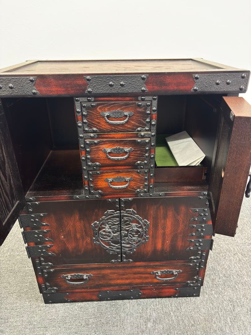 時代かまくら カラクリ箪笥 鎌倉彫 伝統的な日本の木製タンス