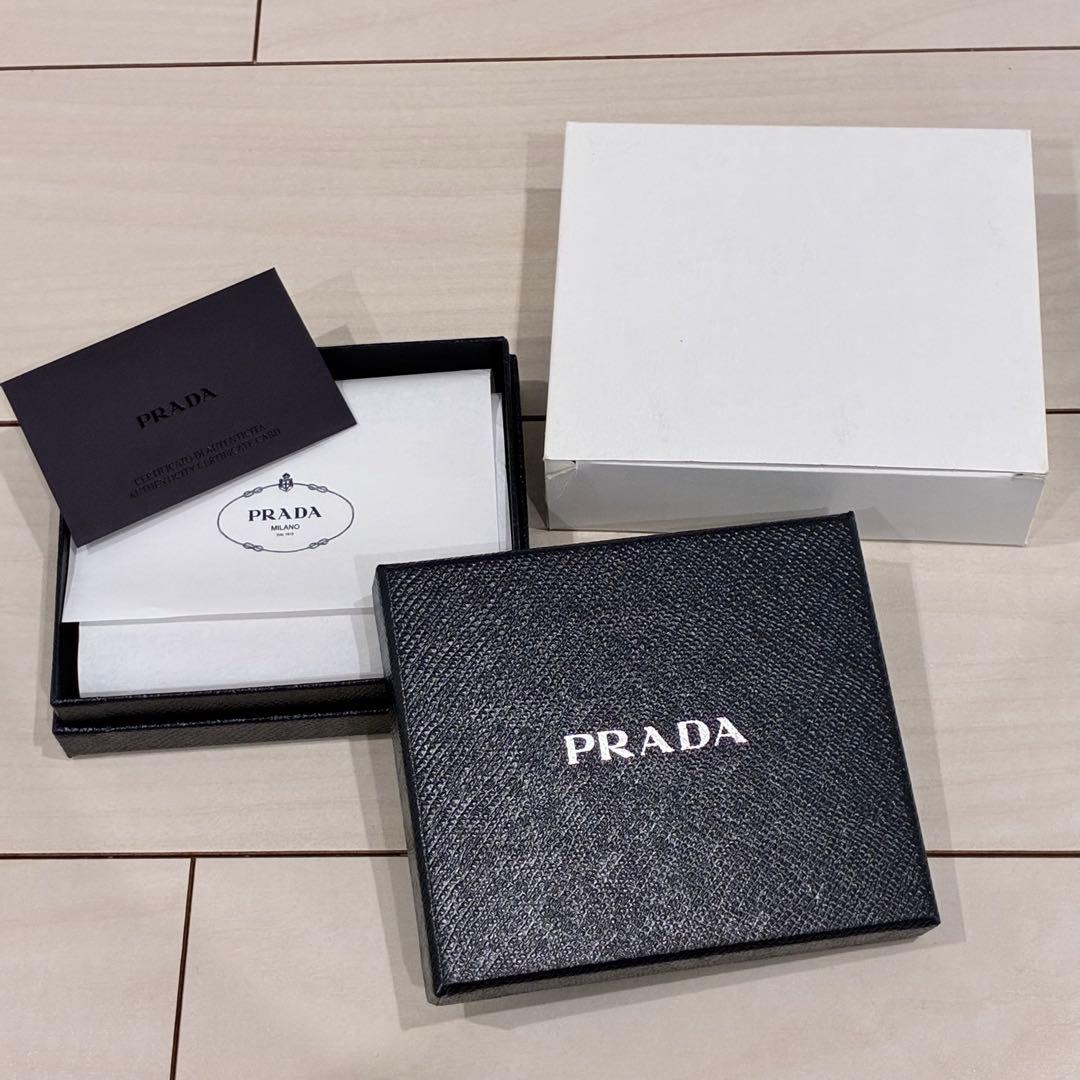 PRADA サフィアーノレザー 二つ折り財布 マルチカラー 赤