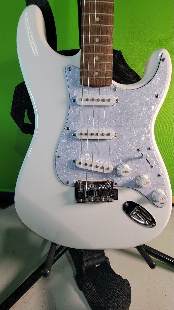 Squier by Fender stratocaster White 美品