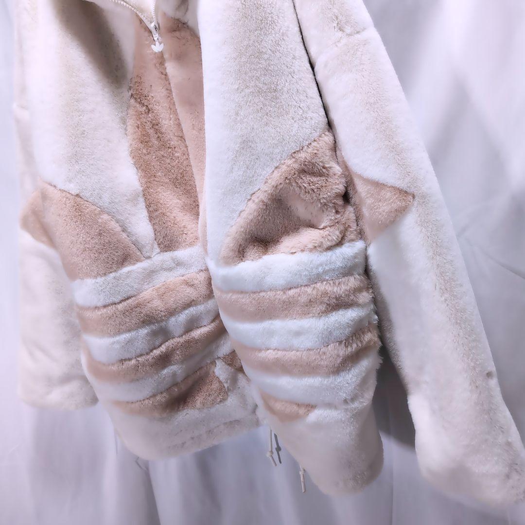 【大きめ】adidas フェイクファージャケット ビッグロゴ ホワイト 2XO