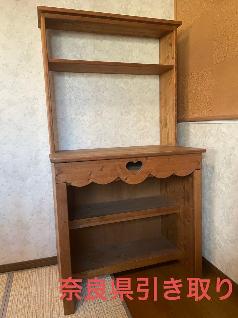 木製デスク 引き出しにハート型切り抜き