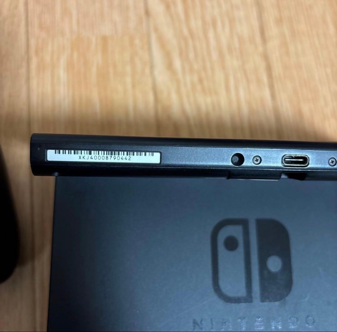 任天堂スイッチ　Switch 本体と付属品　2019年製