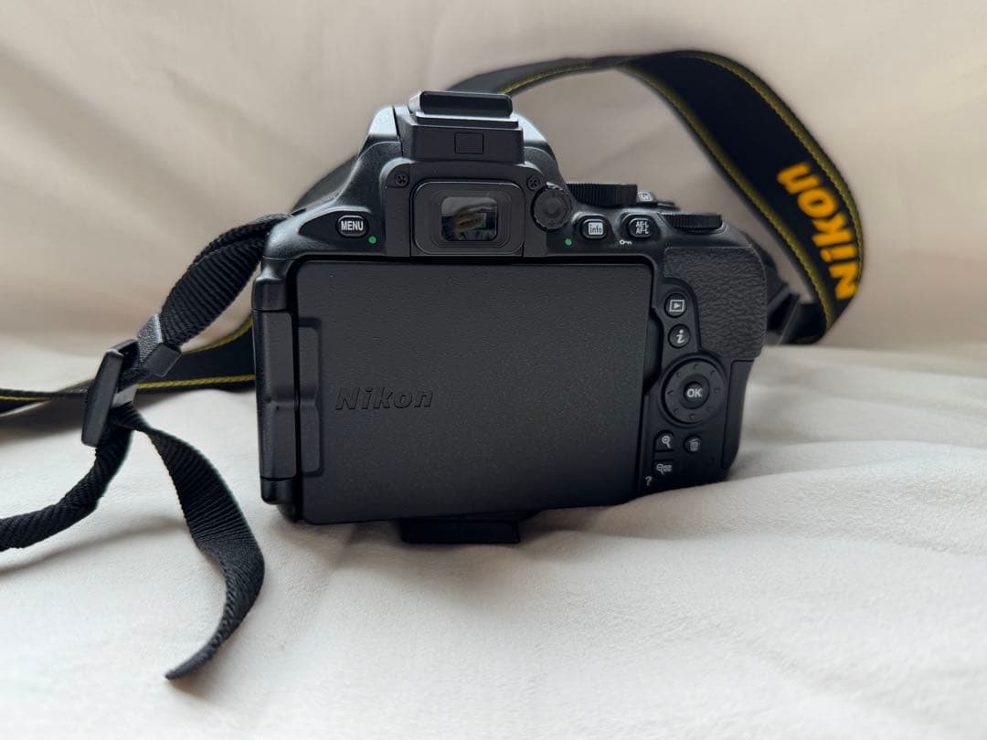 Nikon D5600一眼レフカメラ ダブルズームキット