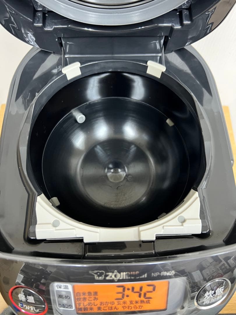 象印 圧力IH炊飯ジャー NP-RN05 ブラック 3合 2024年製