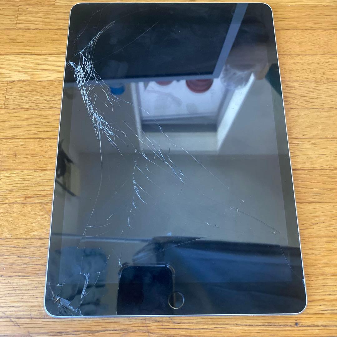 iPad シルバー 画面ひびあり　ジャンク品 動作問題なし