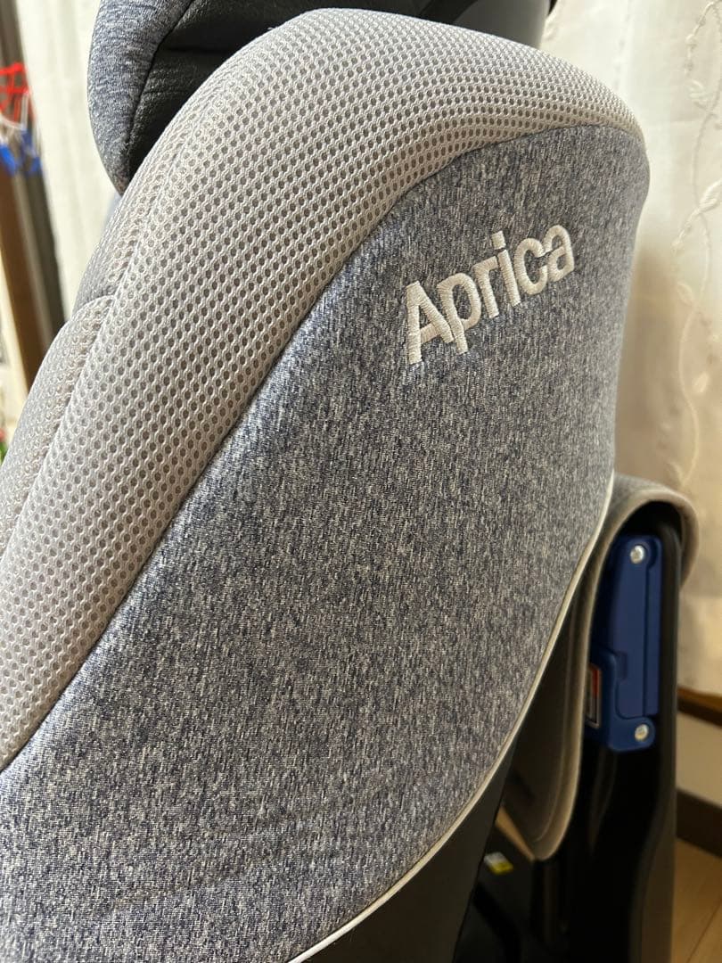 チャイルドシート　アップリカ　クルリラ　回転式　ISOFIX シートベルト