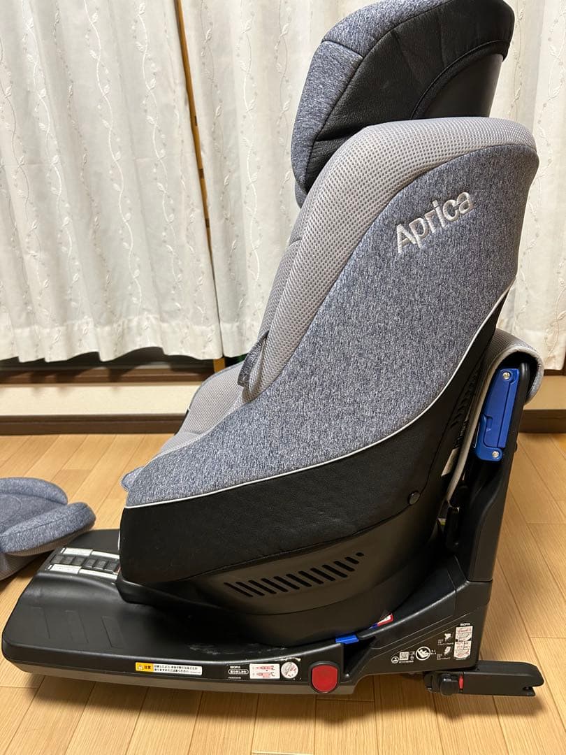 チャイルドシート　アップリカ　クルリラ　回転式　ISOFIX シートベルト
