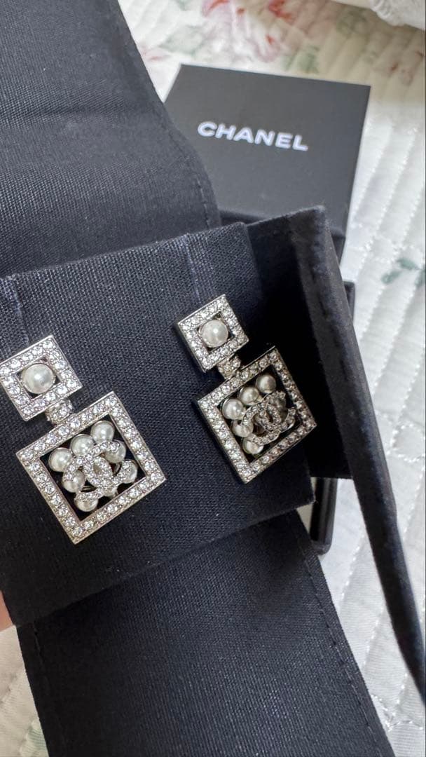 CHANEL スクエア型ドロップピアス、レシ無しで送りますアキラさん専用