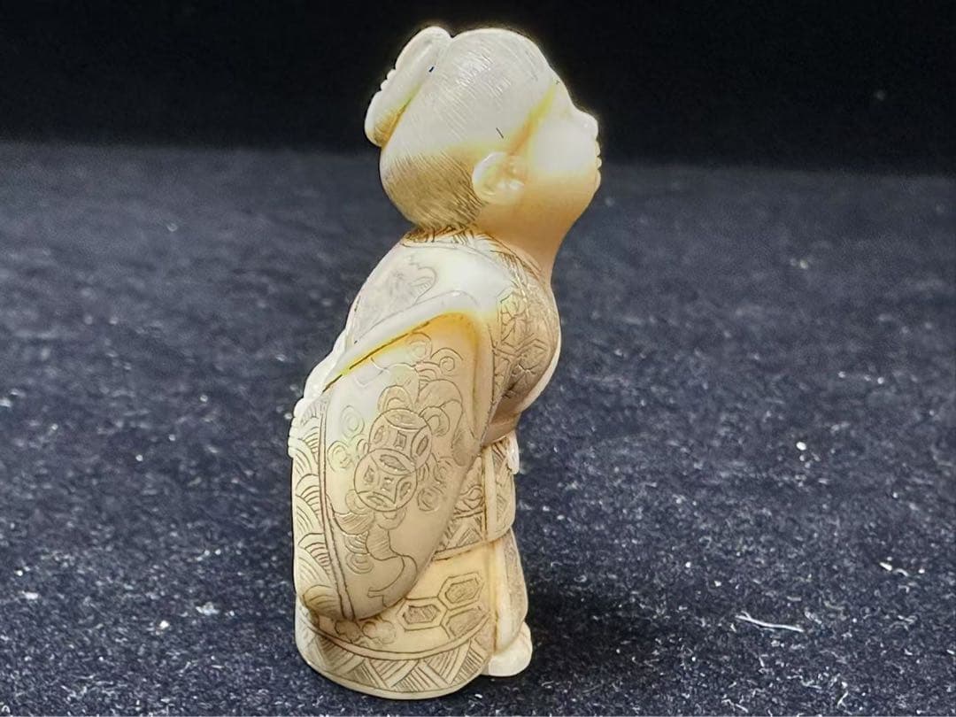 極上　根付　抹香鯨　マッコウクジラ　アンティーク　天然素材古美術品　コレクション