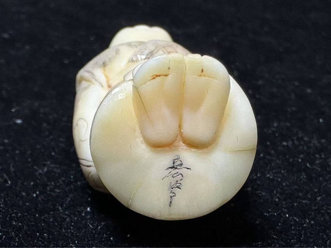 極上　根付　抹香鯨　マッコウクジラ　アンティーク　天然素材古美術品　コレクション