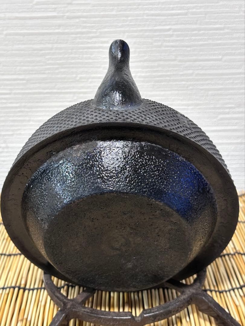 未使用保管品、栞付 南部盛栄堂造　１５型アラレ 鉄瓶 南部鉄瓶 南部鉄器　鉄瓶