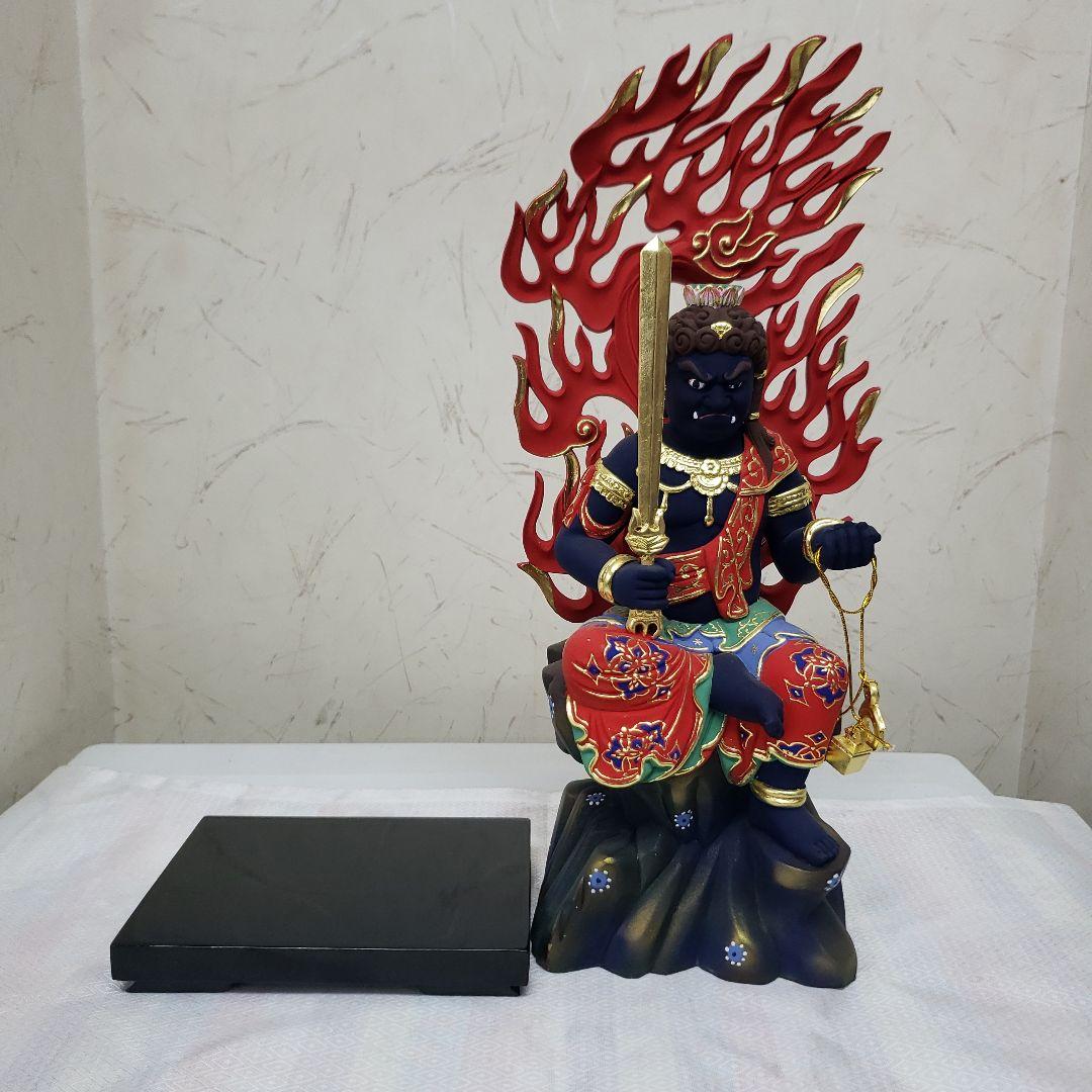 蔵出し特価１木造り仏像★桧材極彩色 錐金不動明王半跏像3.5寸 約35cm塗台付