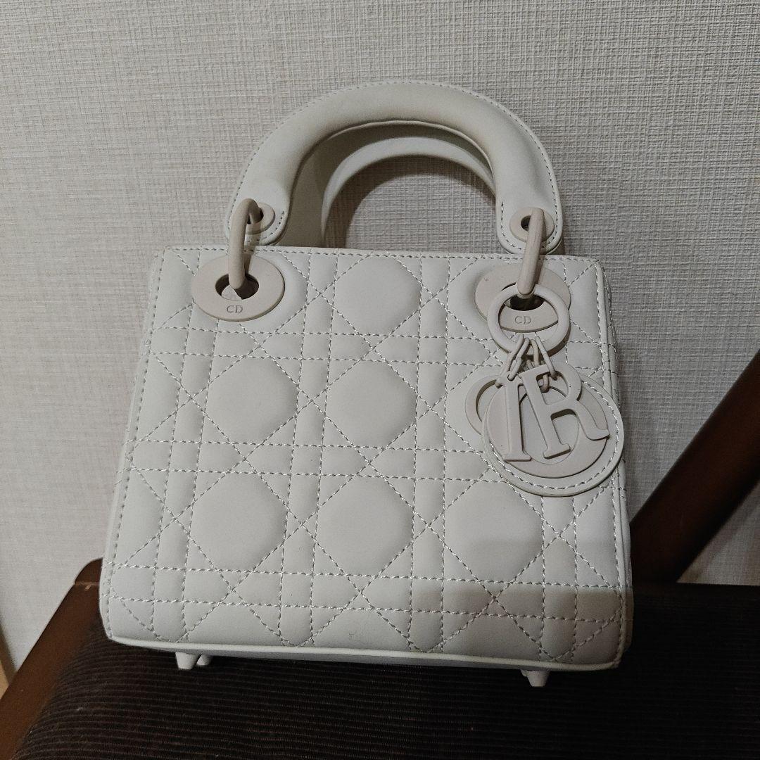 m*8様 高級ブランドデザイン ホワイト キルティング ショルダーバッグ