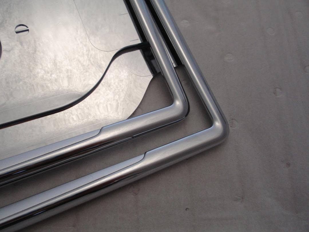 封印簡単　レクサス純正ナンバーフレーム + 純正ロックボルト　前後セット 　新品