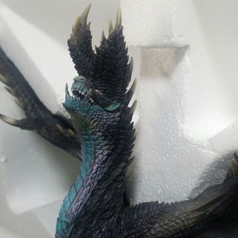 モンスターハンター 煌黒龍 アルバトリオン フィギュア
