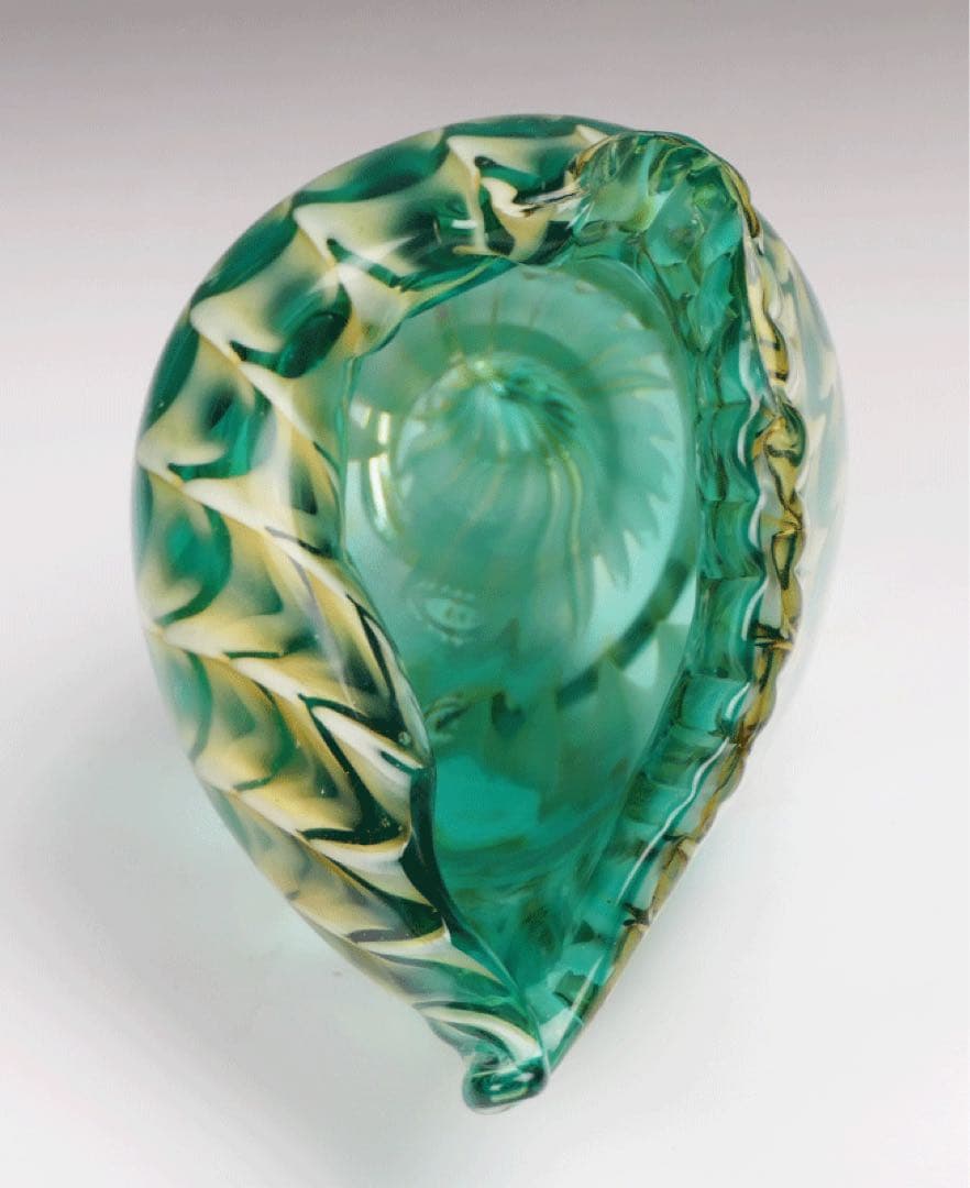 ガラス工芸　巻き貝の置物