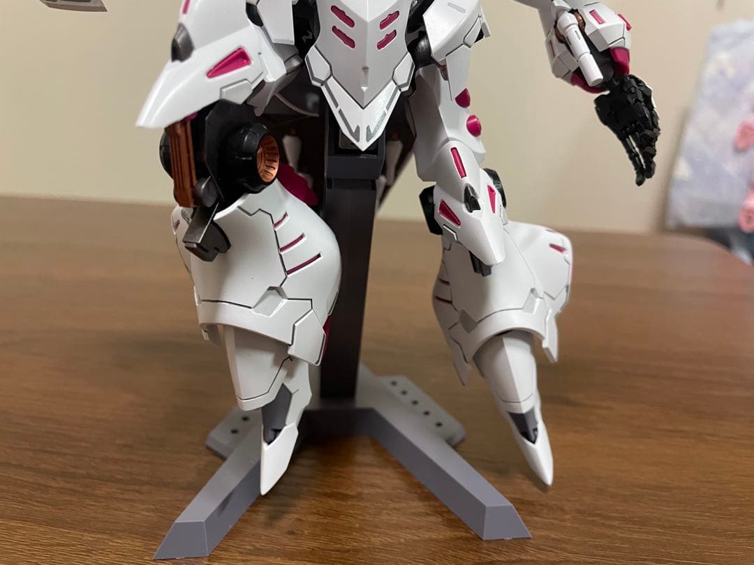 【完成品】海外製プラモデル 女王の乗り物 キュベレイ