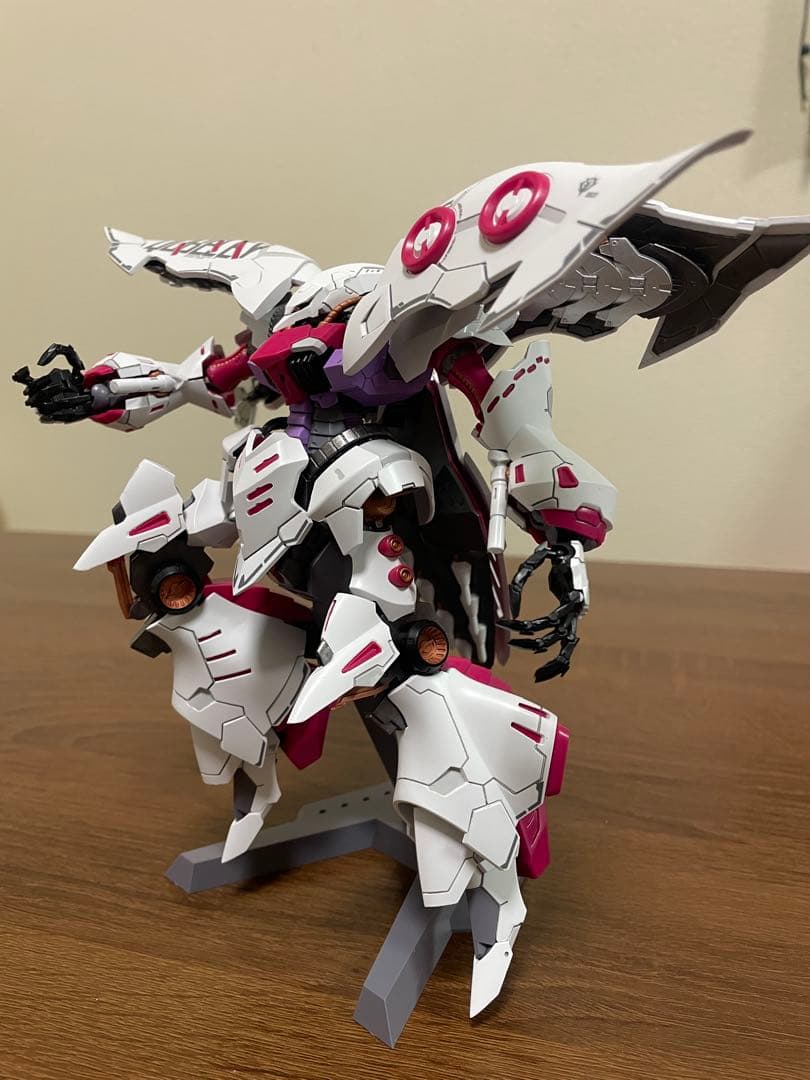 【完成品】海外製プラモデル 女王の乗り物 キュベレイ