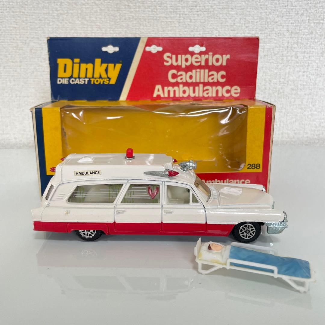 ミニカー Dinky o.288 Superior Cadillac Ambulance