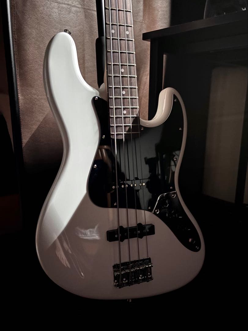 Legend エレキベース ホワイト