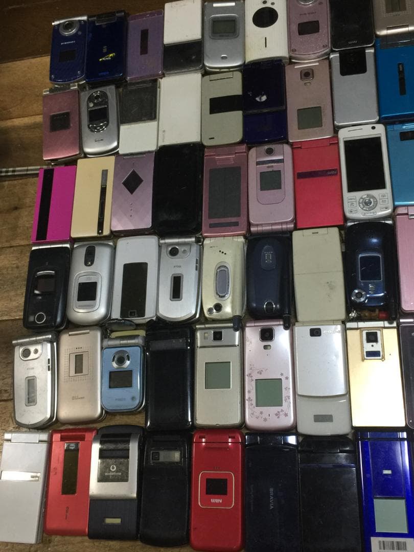 ガラケー　１０２個まとめて　ジャンク　部品とりなどにも