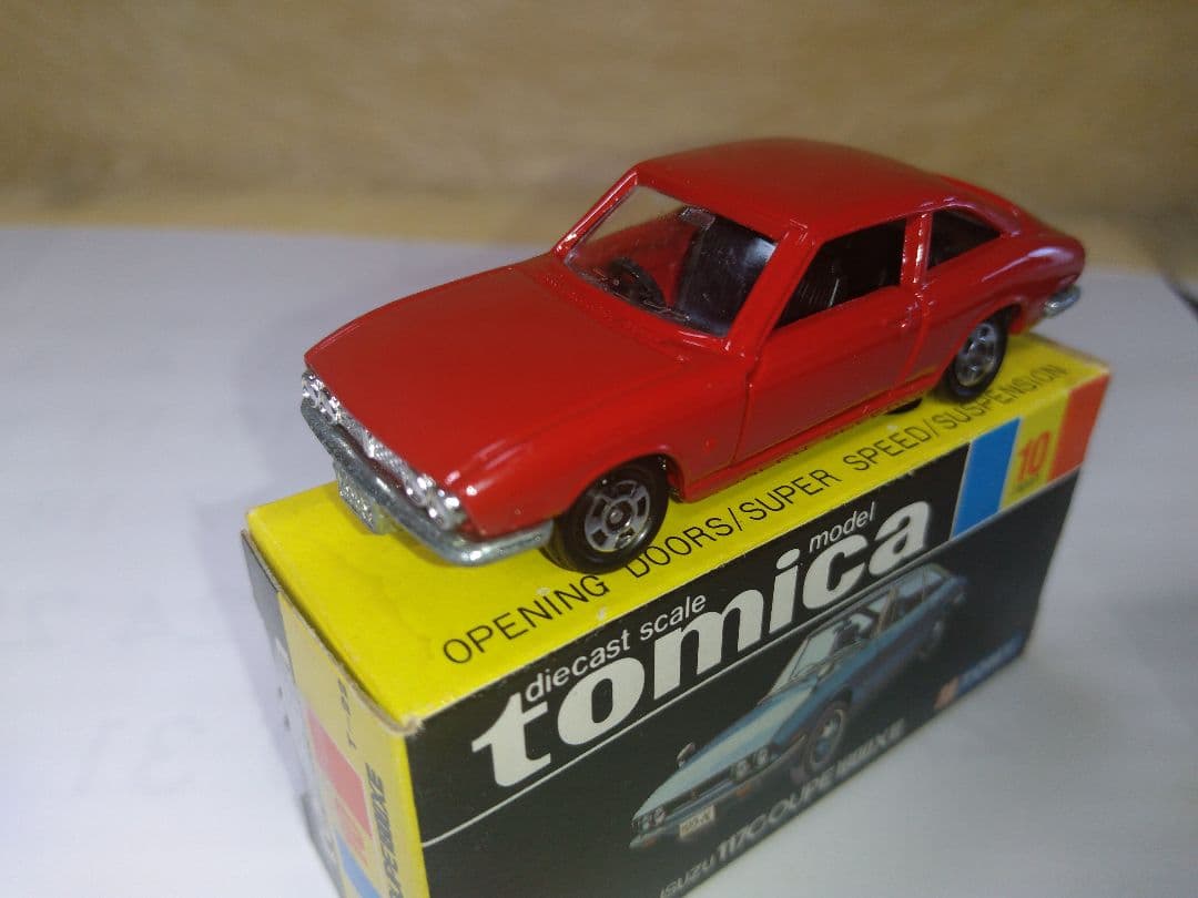 トミカ　黒箱　18ー1  いすづ117クーペ　日本製