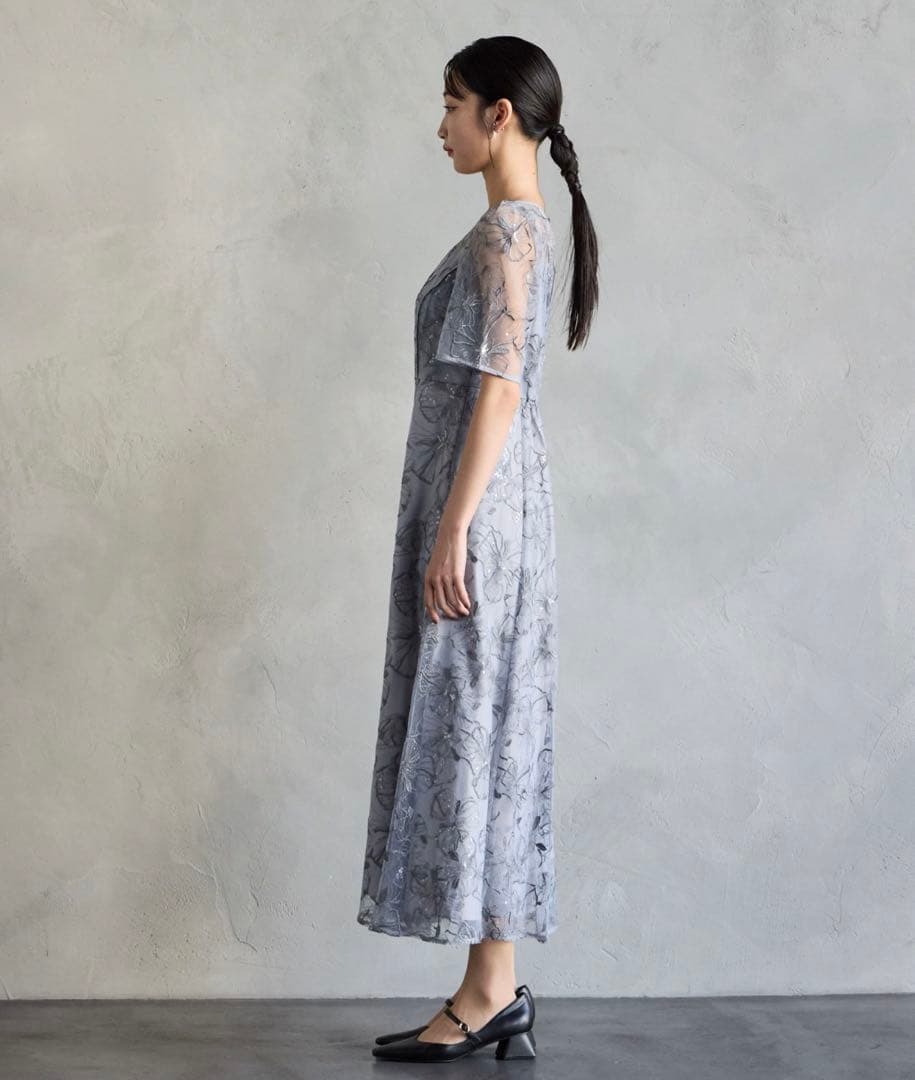 ビオラモチーフ　スパンコール　刺繍　ドレス　グレー　結婚式　同窓会　Leja